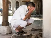 حكم غسل ظاهر العين وباطنها في الوضوء.. الإفتاء توضح
