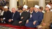 وزير الأوقاف يؤدي صلاة الجمعة بمسجد السيدة زينب بحضور حاشد