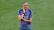 إنريكي يفي بوعده مع درو فرنانديز بعد صعق برشلونة