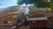 محافظ القاهرة يبلغ عن حريق في عقار بالدرب الأحمر ويشرف على إخماده