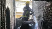 إخماد حريق مخلفات أخشاب بالدرب الأحمر دون إصابات
