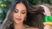داليا البحيري تشعل السوشيال ميديا بفستان One Shoulder أنيق