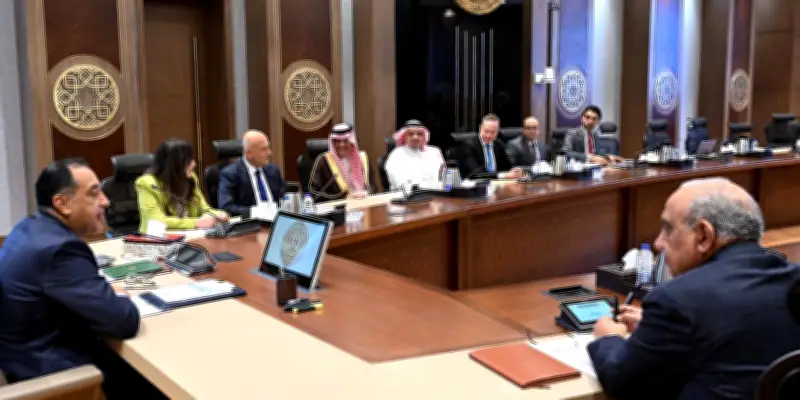 رئيس الوزراء: نستهدف إنتاج 10 ملايين متر مكعب من المياه المحلاة يومياً