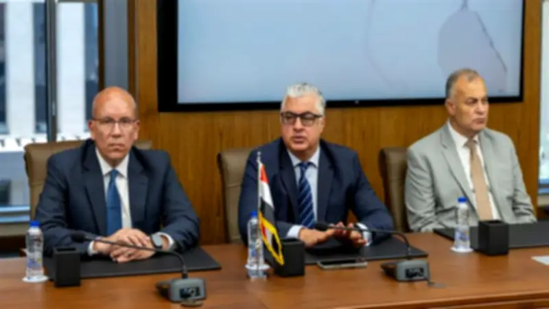 توقيع عقد إنشاء مصنع لمواد البناء باستثمارات 1.4 مليار جنيه بالمنطقة الاقتصادية