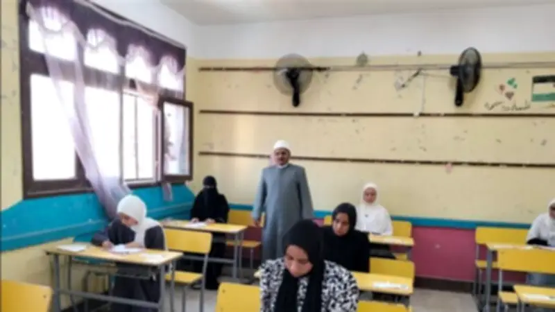 طلاب الأدبي بالأزهرية بالإسماعيلية يؤدون امتحاناتهم في 15 لجنة
