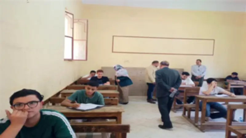 ضبط 15 طالبًا بهواتف وسماعات في امتحانات الإعدادية بالقليوبية