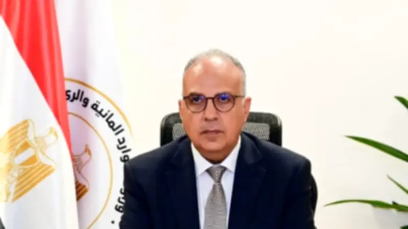 وزير الري يؤكد ضرورة الانتهاء من تطهير الترع والمصارف قبل 15 يونيو
