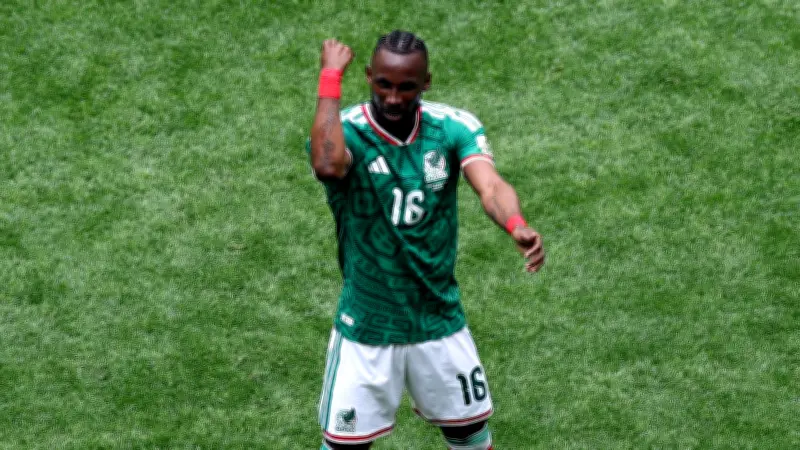 كينيونيس يسخر من رقصة جنوب أفريقيا بعد 16 عامًا في افتتاح مونديال 2026