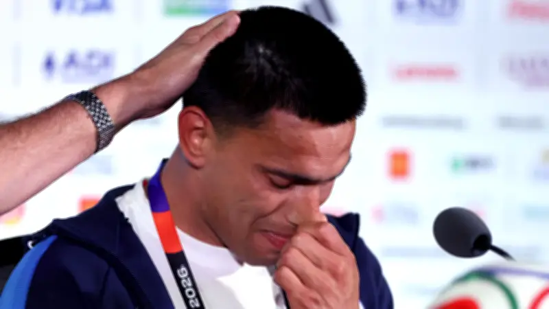 دموع نجم باراجواي بعد العودة لكأس العالم بعد غياب 16 عامًا