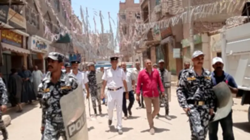 حملات مكبرة بقنا تسفر عن تحرير 19 محضر مخالفة للمحال غير المرخصة والإشغالات