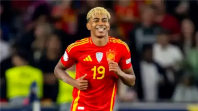 لامين يامال يتوج بجائزة أفضل لاعب في الدوري الإسباني لموسم 2025-2026