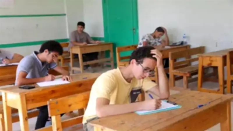 طلاب الثانوية الأزهرية 2026 يؤدون امتحان الرياضيات البحتة اليوم