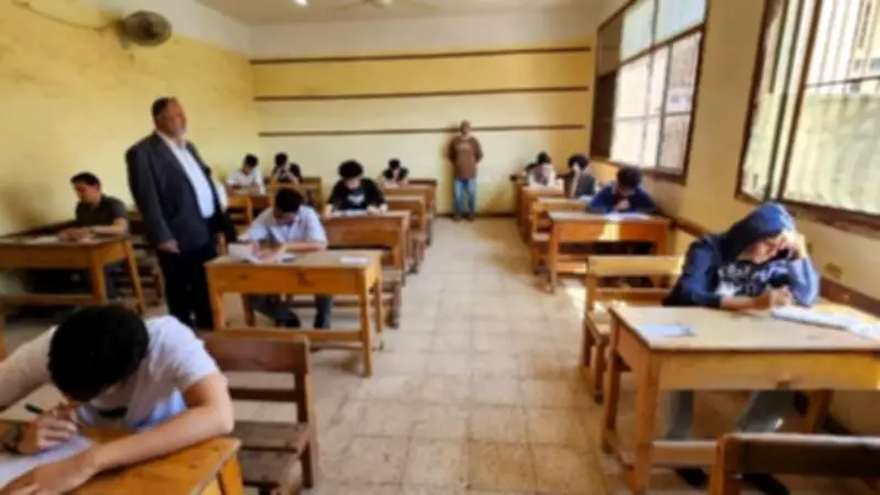 بدء امتحان الجبر بالقاهرة والدراسات بالجيزة لطلاب الشهادة الإعدادية 2026