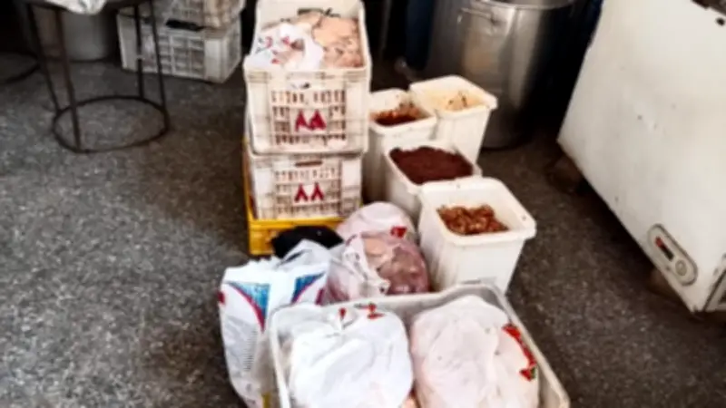 ضبط 240 كجم لحوم ودواجن فاسدة بمطعم شهير في القليوبية