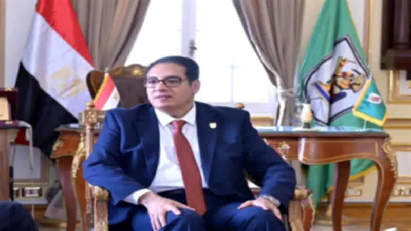 فريق بحثي بعلوم القاهرة يحقق نسبة تحلل بلاستيك 26.8% باستخدام بكتيريا
