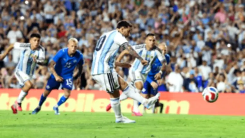 ميسي يعود ويقود الأرجنتين لفوز كبير على أيسلندا 3-0 ودياً
