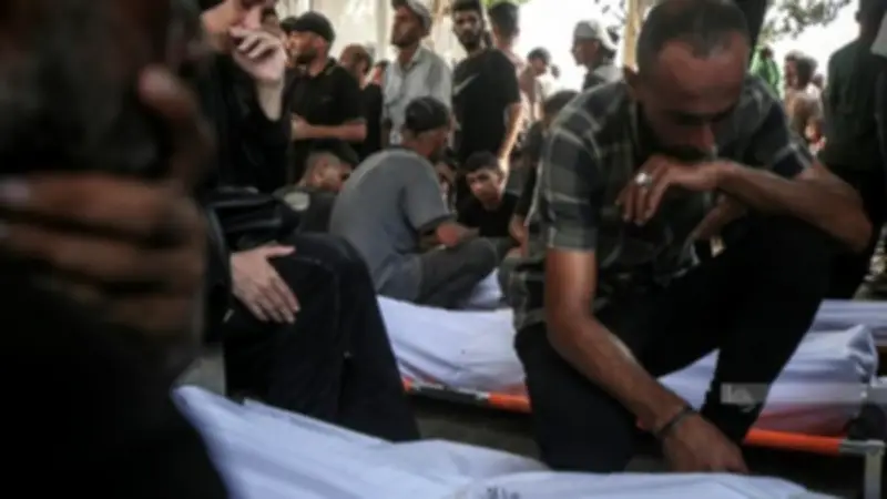 استشهاد 3 فلسطينيين بينهم طفل بقصف الاحتلال في مخيم جباليا