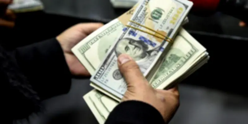 تحويلات المصريين بالخارج تقفز 32% إلى 34.9 مليار دولار في 9 أشهر