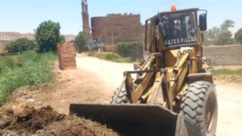 رفع 44 طناً من المخلفات وإعادة فتح طريق مغلق منذ 10 سنوات في نجع حمادي