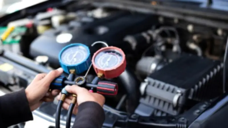 5 علامات تكشف أعطال مكيف السيارة ومتى يجب إعادة الشحن؟
