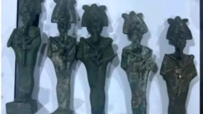 السجن المشدد 5 سنوات وغرامة 5 ملايين جنيه لـ10 متهمين بتهريب 2198 قطعة أثرية
