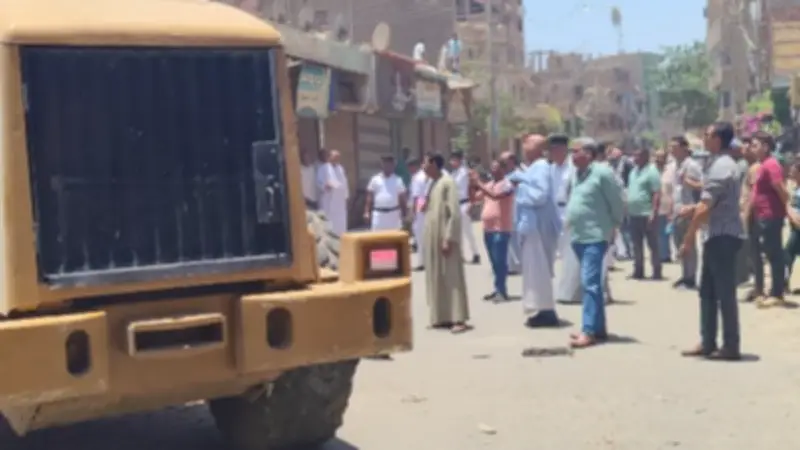 حملة مكبرة بدشنا في قنا تسفر عن 548 مخالفة لرفع الإشغالات