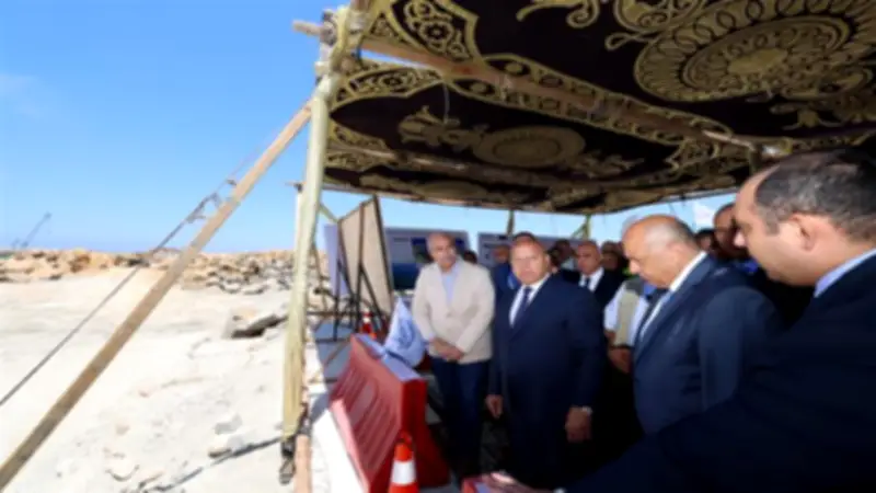 وزير النقل يتفقد محطة تحيا مصر بالإسكندرية ويشهد استقبال 6 سفن تجارية