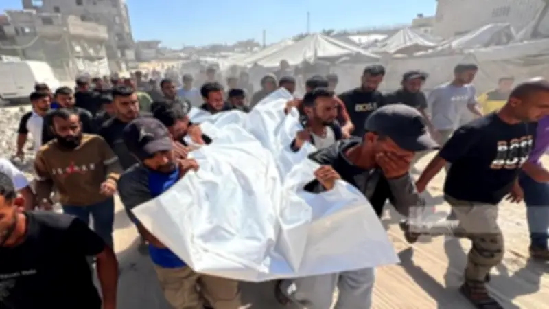 مجزرة جديدة في غزة.. 6 شهداء وجرحى في غارة على خيمة نازحين