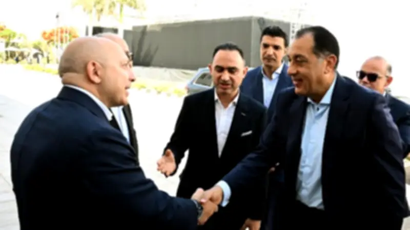 مدبولي يفتتح مشروعات صناعية بمدينة 6 أكتوبر ويؤكد دعم توطين الصناعات