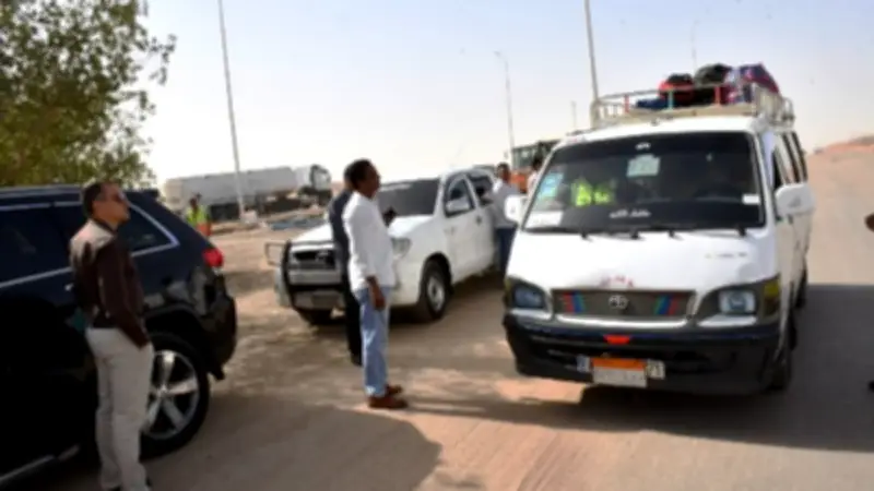 محافظ أسوان يغرم 60 سيارة سرفيس مخالفة لخطوط السير