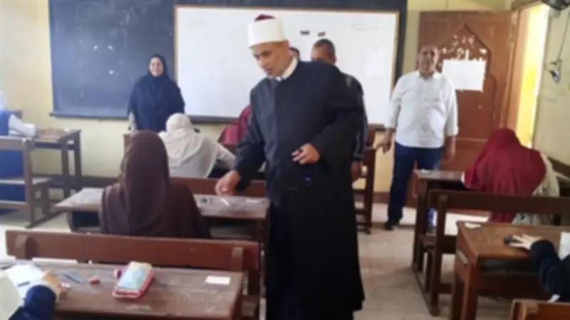 6,296 طالبًا يؤدون امتحان النحو بالثانوية الأزهرية في الدقهلية