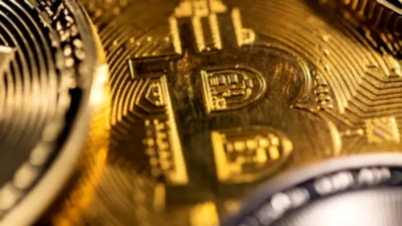ارتفاع طفيف للعملات المشفرة وبيتكوين تستقر فوق 63 ألف دولار
