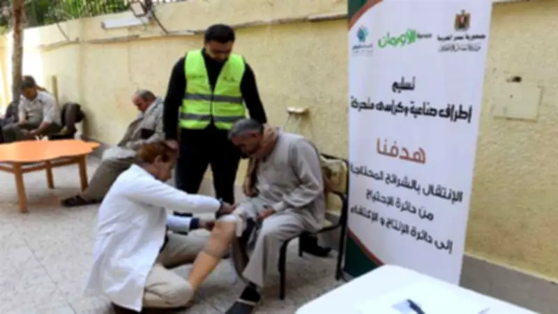 التضامن بقنا تسلم 7 أجهزة تعويضية وكراسي متحركة للمرضى غير القادرين