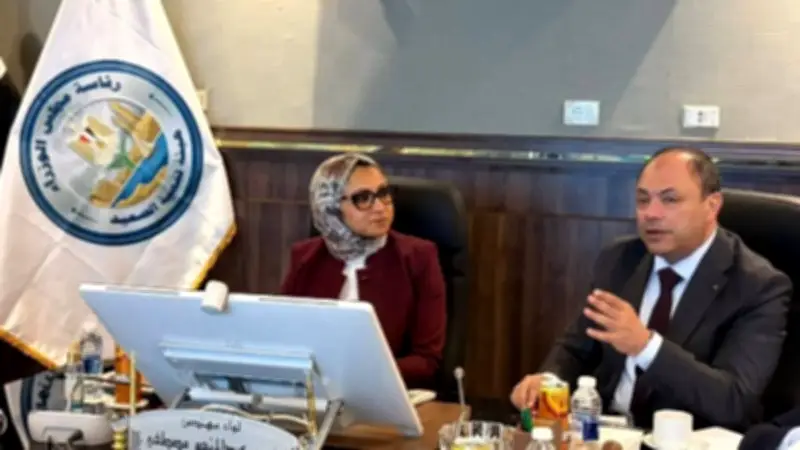 الوادي الجديد: محافظ ورئيس تنمية الصعيد يبحثان المشروعات و70 مخالفة تموينية