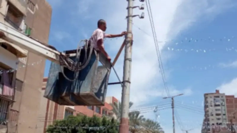 إزالة 75 إعلانًا مخالفًا في حملة مكثفة بحي غرب كفر الشيخ