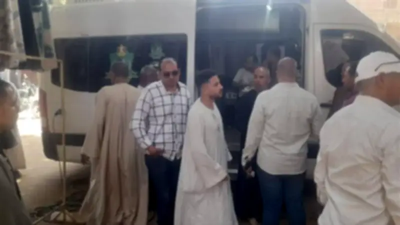 77 طلب ترخيص و29 غلقًا إداريًا ضمن مبادرة المنيا لتقنين أوضاع المحال