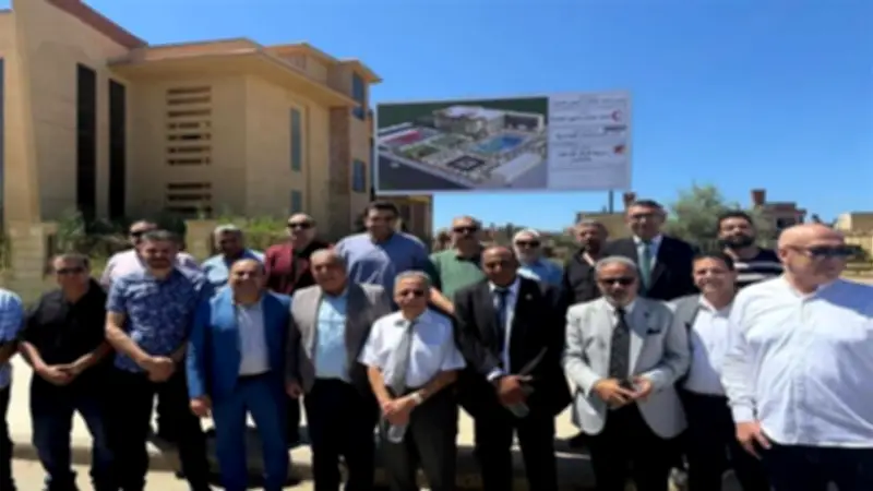 وفد اتحاد المهن الطبية يتفقد المرحلة الثانية لنادي دمياط الجديدة بعد توقف 8 سنوات