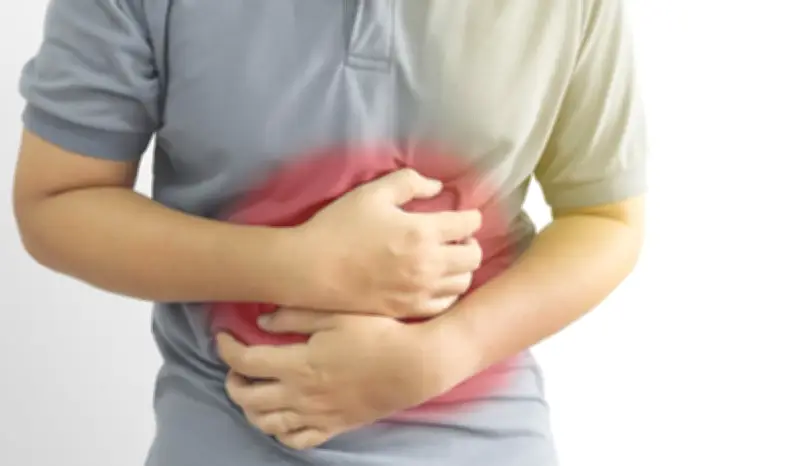 8 عادات خاطئة في الصيف تسبب الحموضة والانتفاخ.. تجنبها