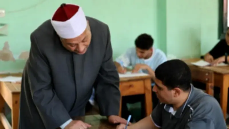 82 ألف طالب أدبي يؤدون امتحاني القرآن والحديث بالثانوية الأزهرية دون مشاكل