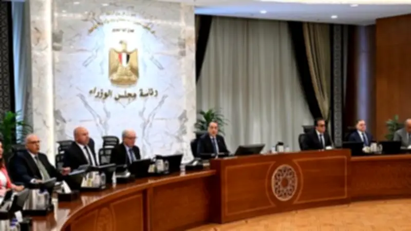 9 قرارات عاجلة للحكومة: ترقيات وتمديد وقف ضريبة الأطيان واتفاقيات بترولية
