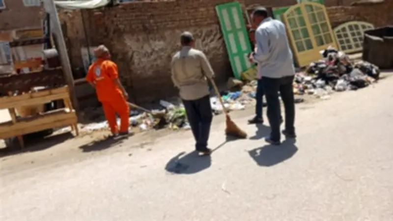 رفع 97 طنًا من مخلفات البناء في حملة مكبرة بقوص بإشراف محافظ قنا
