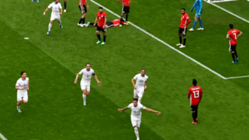 بعد أزمة قميص مصر.. لماذا يسمح فيفا لمنتخب أوروجواي بارتداء 4 نجوم؟