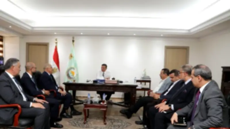 وزير الزراعة يبحث مع اتحاد الصناعات توسيع مبادرة القرية المنتجة