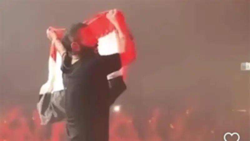 أحمد سعد يرفع علم مصر في حفله بكندا دعماً للمنتخب قبل مواجهة بلجيكا