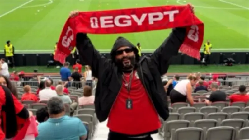 أحمد سعد يغني للمنتخب بعد الفوز على نيوزيلندا: إيه صلاح الحلو ده؟