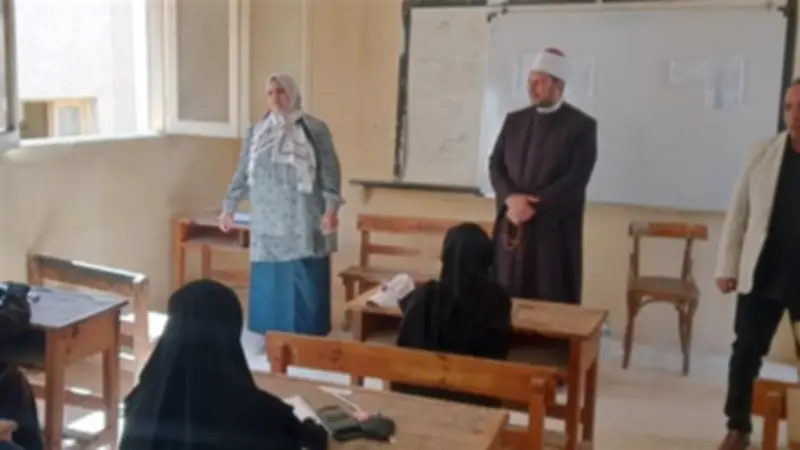 رئيس أزهر الإسكندرية يتفقد لجان امتحانات الثانوية الأزهرية بالعامرية