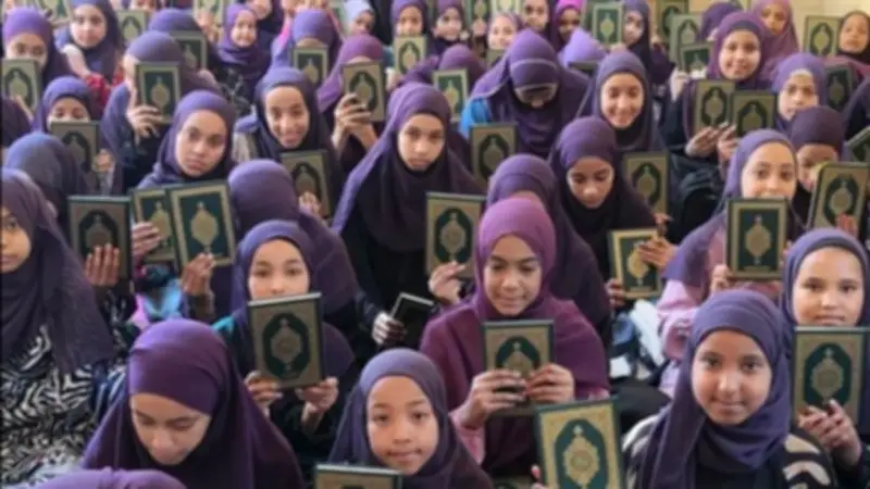 انطلاق مبادرة توزيع 10 آلاف مصحف على مكاتب التحفيظ بالأزهر برعاية الإمام الطيب