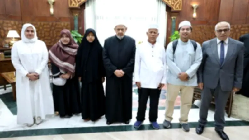شيخ الأزهر يوجه بتحمل نفقات سفر وإقامة أسرة طالب تايلاندي تعرض لوعكة صحية
