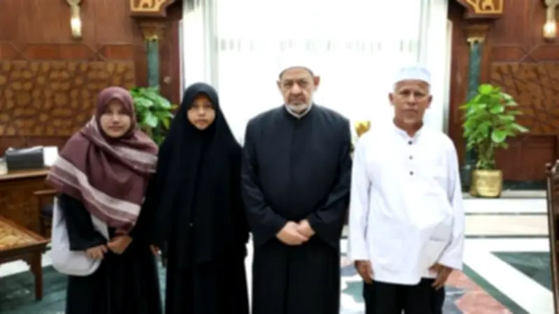 شيخ الأزهر يتكفل بعلاج طالب تايلاندي ويستقبل أسرته في مصر