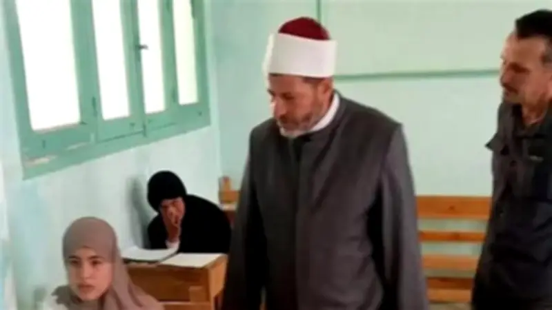 إعادة توزيع درجات سؤالين بامتحاني النحو والفيزياء للثانوية الأزهرية